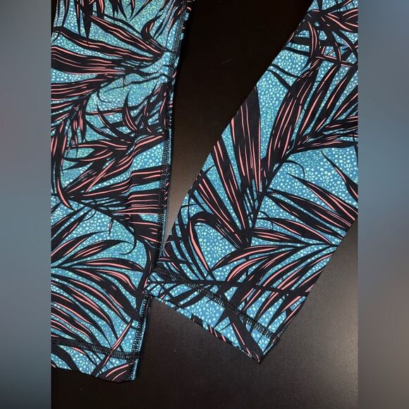 Lululemon High Times Pant Palm Lace Tofino Teal Multi size 6 EUC - Picture 3 of 9